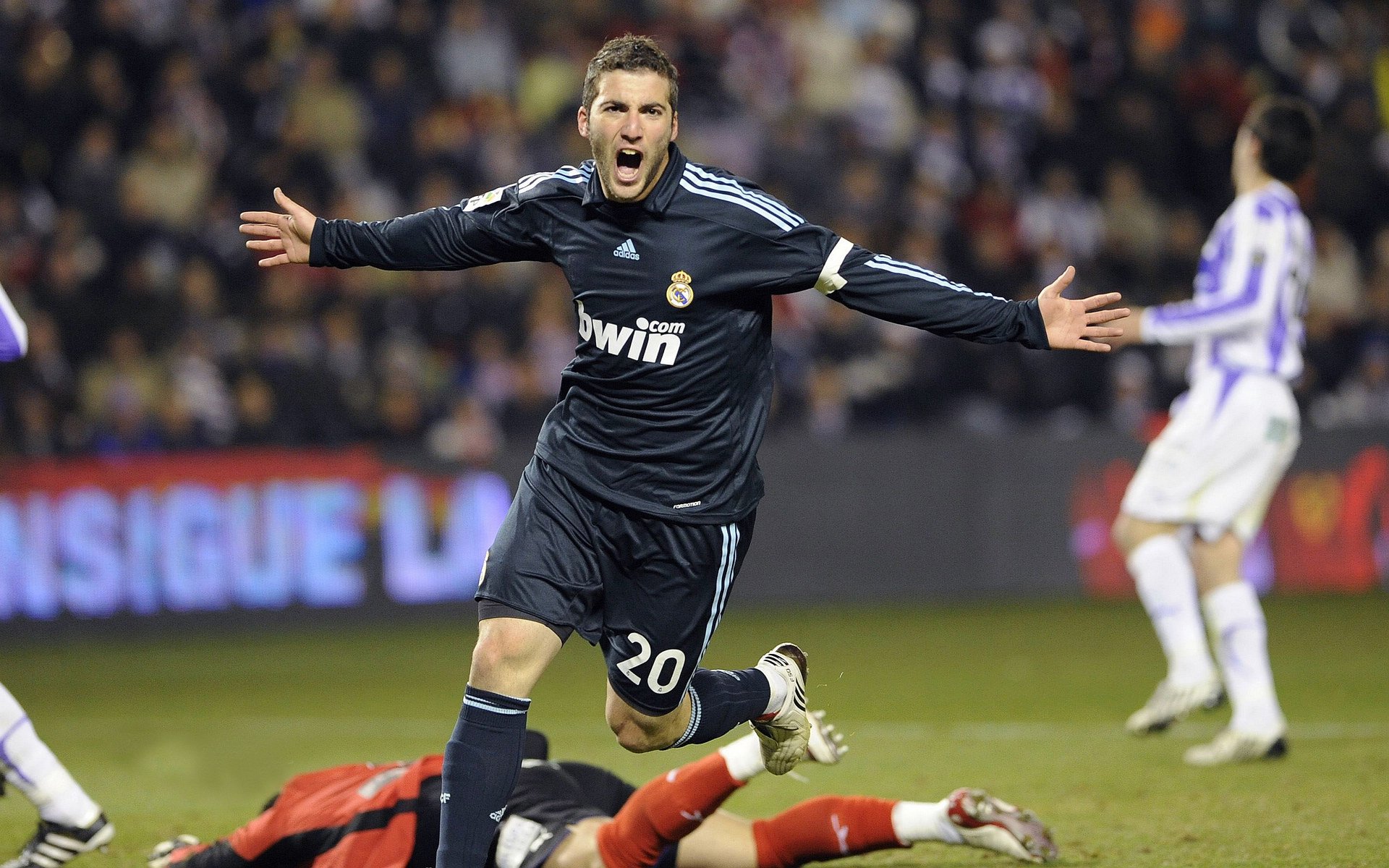 全运会田径赛场爆冷 19岁小将百米夺冠 打破十年全国纪录